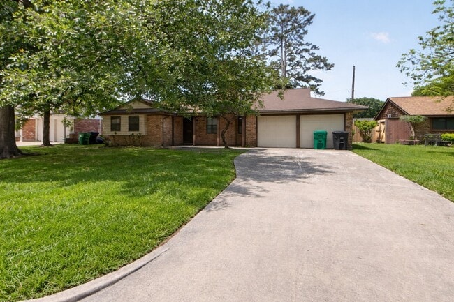 Building Photo - 2027 Ottawa Ln