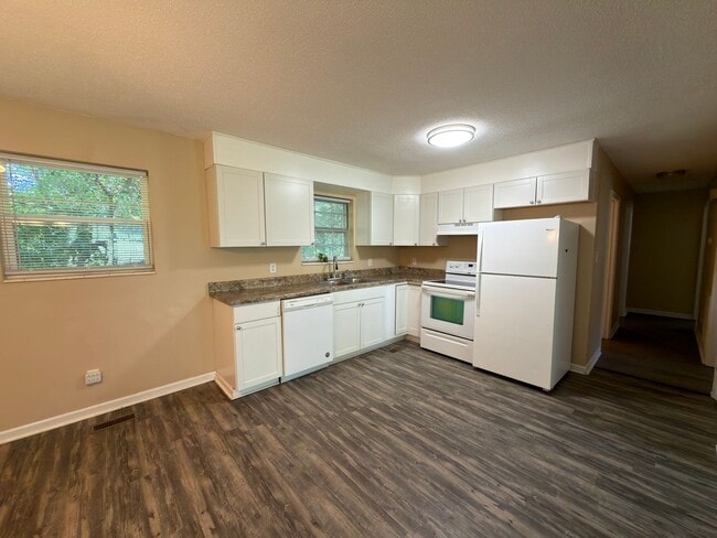Building Photo - 4740 Treemont Cir