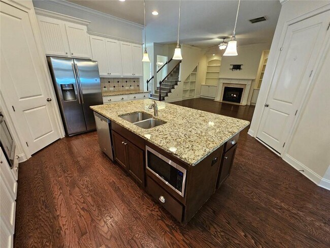 Building Photo - 2104 McFarlin Ln