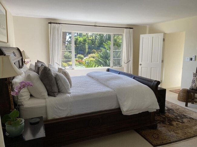 Building Photo - 17090 El Mirador