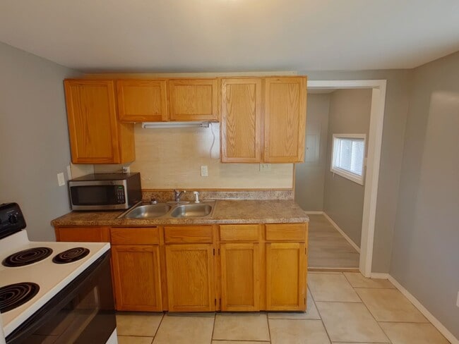 Building Photo - 2BR Renovated Home