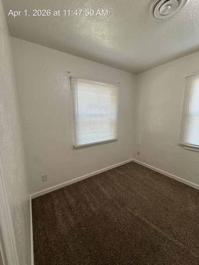 Building Photo - Country Home Available Now!!