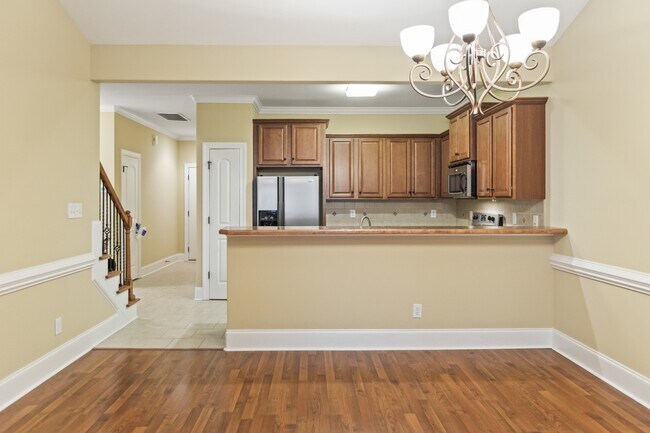 Building Photo - 1624 Brook Hollow Dr