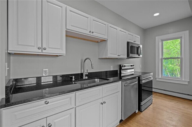 Building Photo - 17 Selkirk Rd