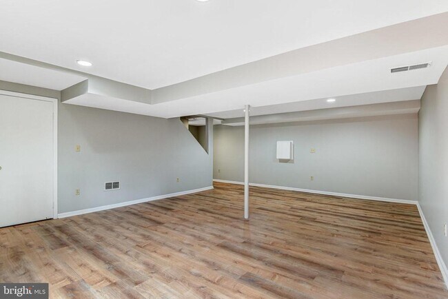 Building Photo - 5847 New England Woods Dr