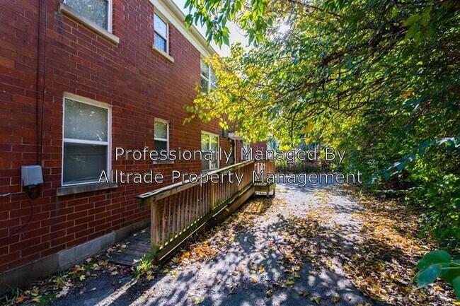 Building Photo - 1441 Nightingale Rd