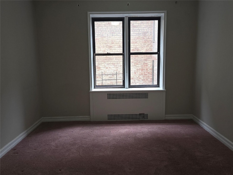 Building Photo - 55 E 190th St