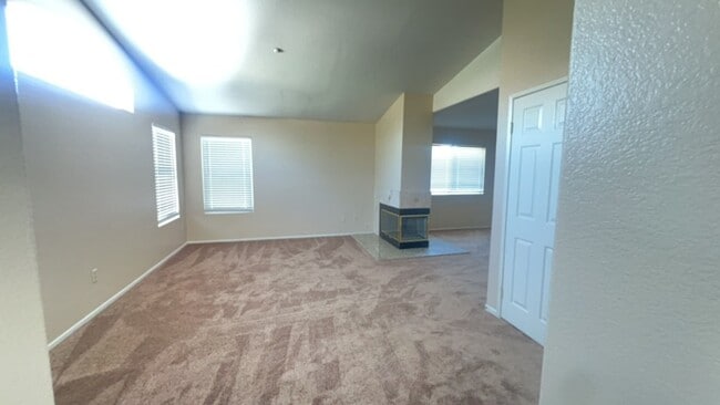 Building Photo - Stunning Moreno Valley Home!
