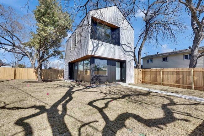 Building Photo - 1804 Sylvan Dr