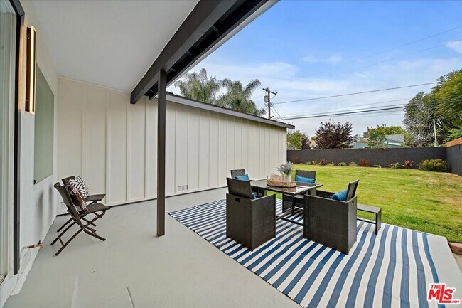 Building Photo - 5815 Saloma Ave