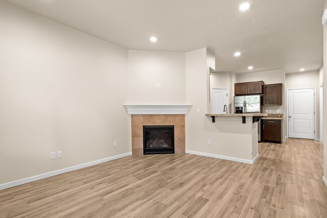 Building Photo - Beautifully Crafted Townhome with Two Mast...