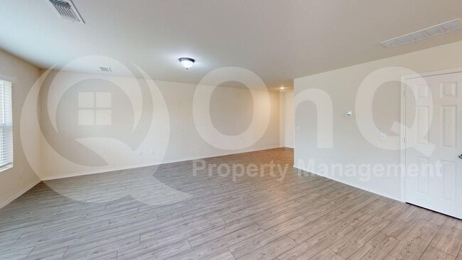 Building Photo - 426 Lake Erie Dr