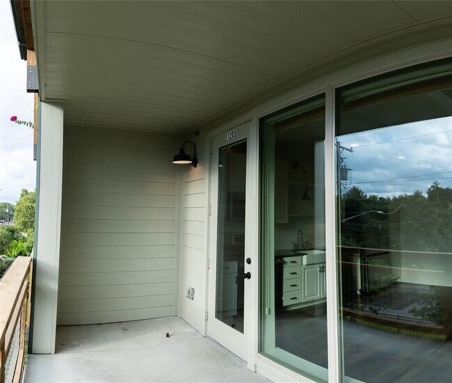 Building Photo - 4704 Sunset Trail