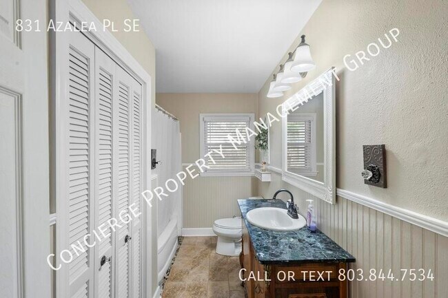 Building Photo - 831 Azalea Pl SE