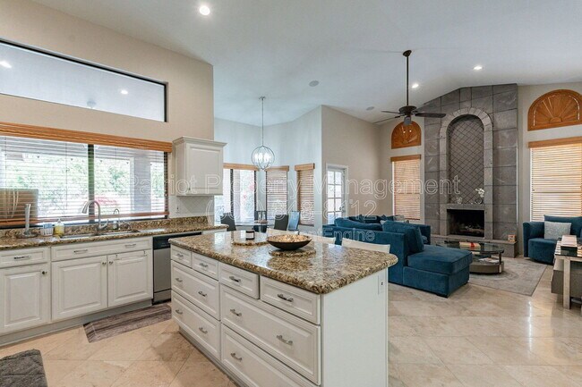 Building Photo - 9910 E Sutton Dr