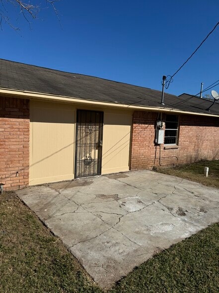 Building Photo - 3803 Westhampton Dr