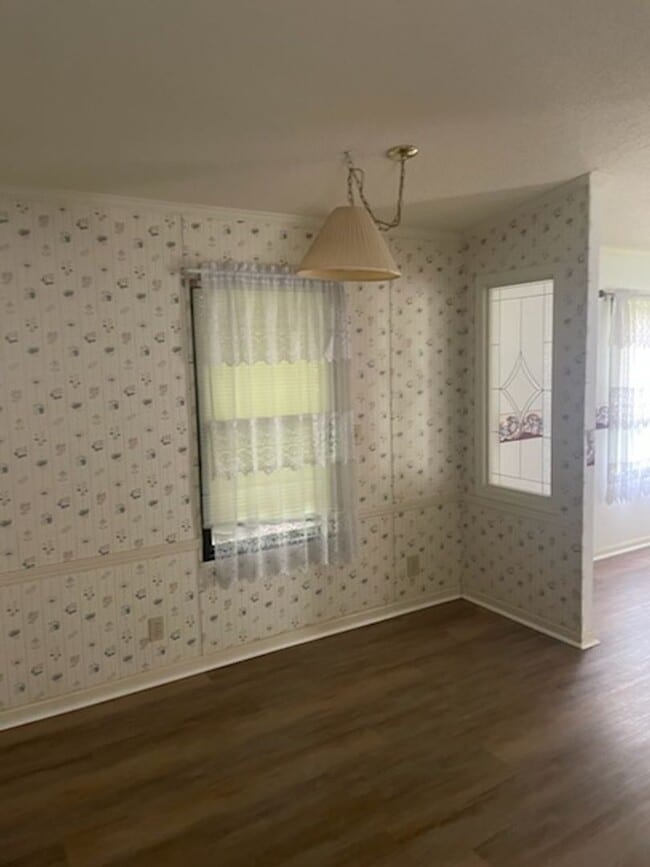Building Photo - Two Bedroom Mobile Home in Quiet Setting