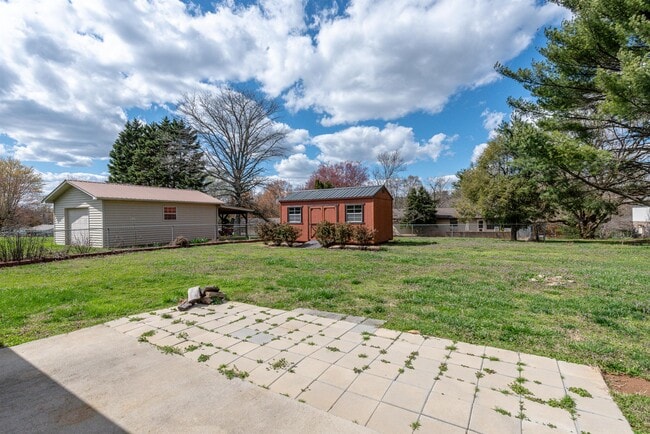 Building Photo - 2021 Independence Dr