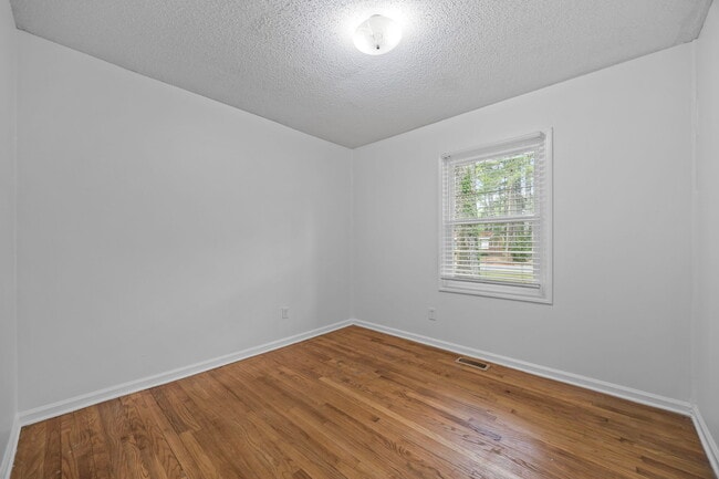 Building Photo - 110 Moore Rd