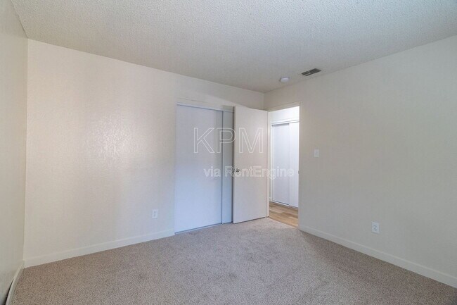 Building Photo - 4332 Pacific Ave