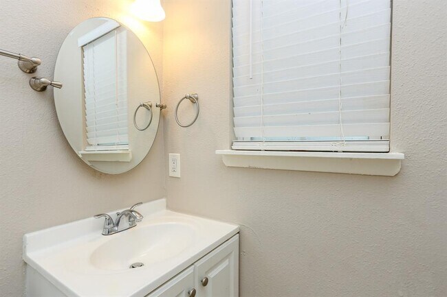 Building Photo - 14039 Eagle Pass St