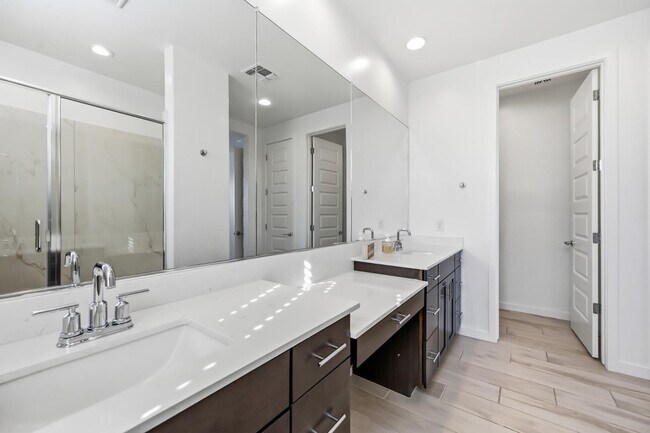 Building Photo - 2053 W Sienna Bouquet Pl