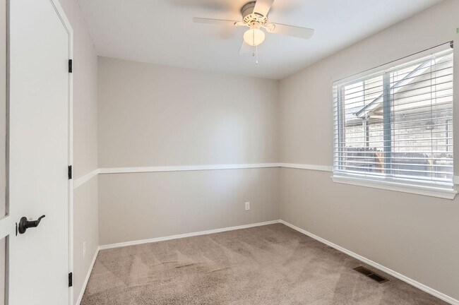Building Photo - Sweet Little House In Westlake