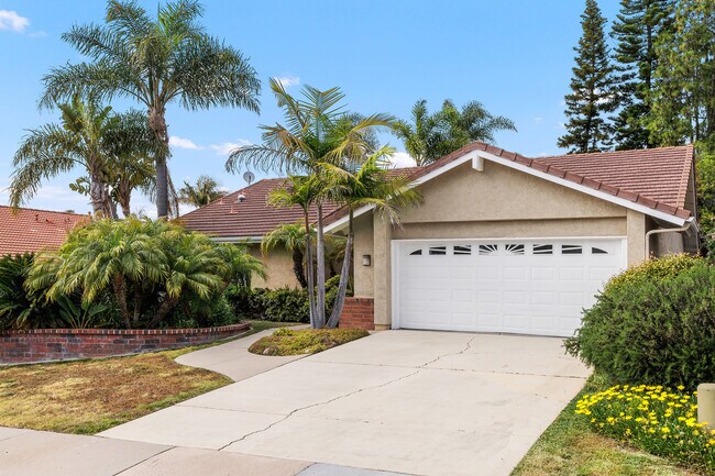 Primary Photo - 910 Daisy Ave