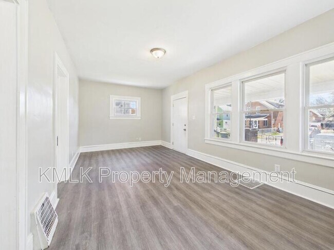 Building Photo - 429 Lovisa St