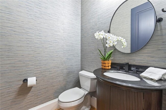 Building Photo - 395 Laurent St NW