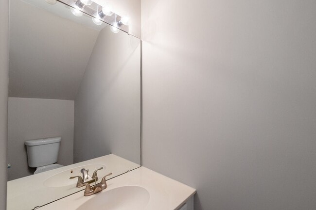 Building Photo - Spacious Townhome in Prime South Charlotte...