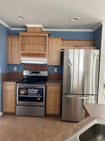 NEW OVEN - 2107 Double Eagle Dr