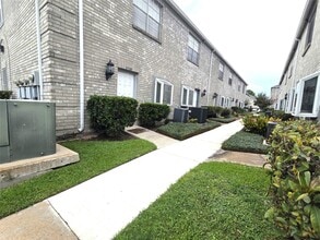 Building Photo - 7727 Cambridge St