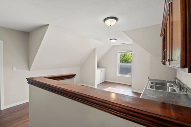 Building Photo - 121 E North St