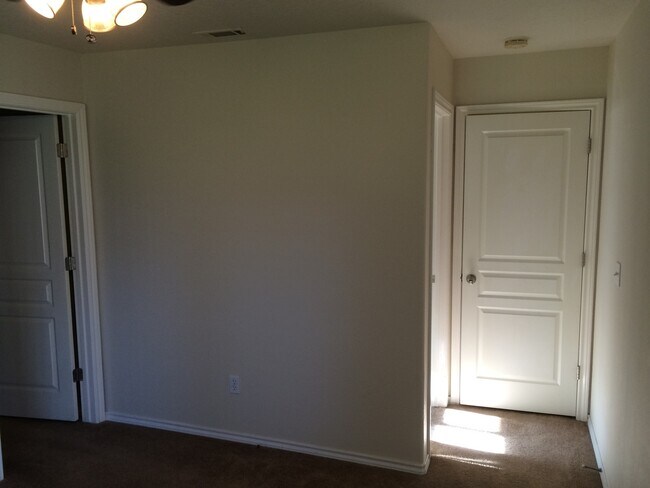 Building Photo - Wonderful Meridian Home