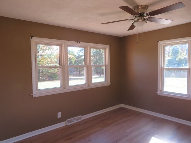 Building Photo - Dinwiddie County