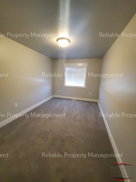 Building Photo - 359 N 3rd W