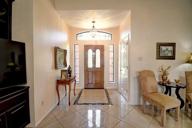 Building Photo - 719 Oak Hollow Dr