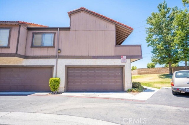 Building Photo - 1830 N Vineyard Ave