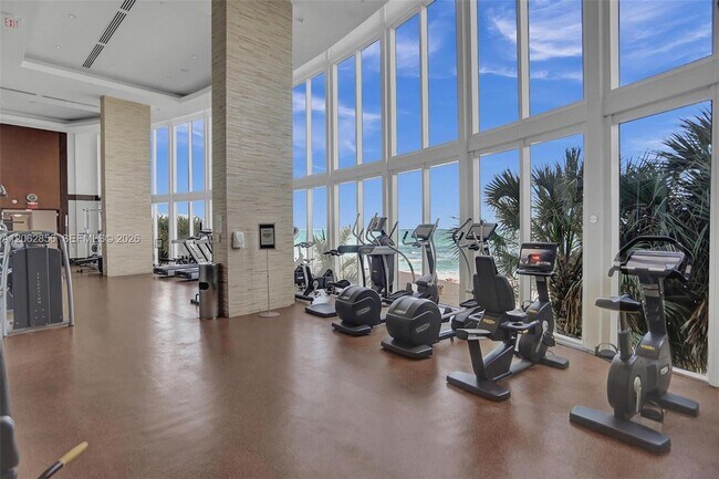Building Photo - 16001 Collins Ave