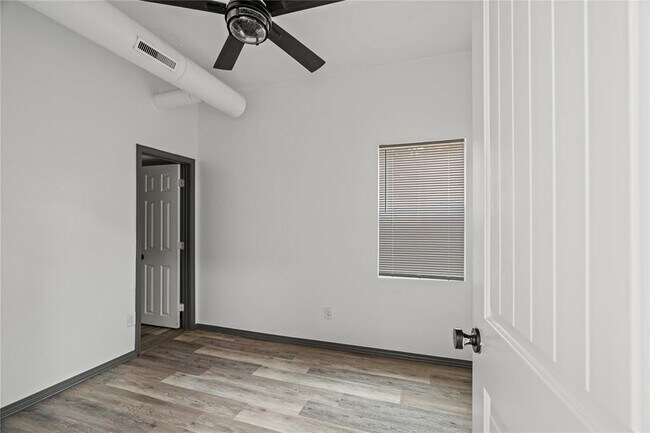 Building Photo - 2136 SW 23rd St