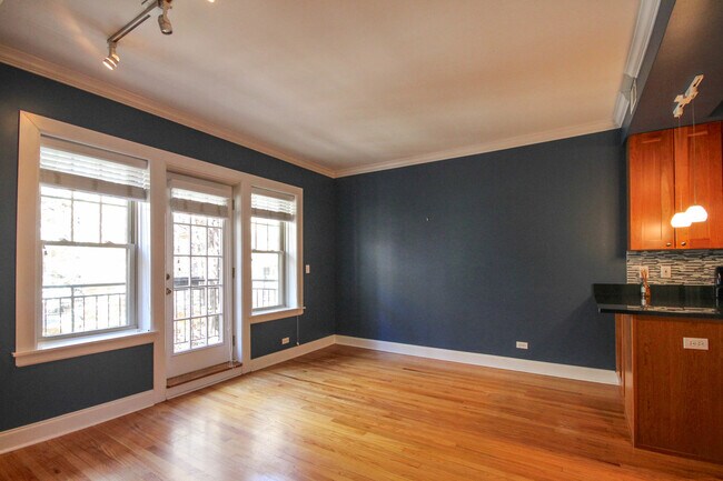 Building Photo - 250-2 N Lincoln Ave