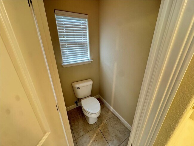 Building Photo - 407 Lyndal Ln