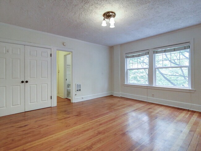 Building Photo - 20 NW 16th Ave #211
