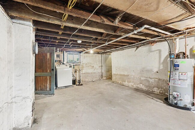 Building Photo - 8112 72nd Ave