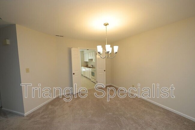 Building Photo - 112 Mossbark Ln