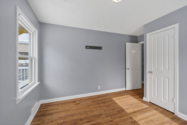 Building Photo - Updated 3-bed Home By Wes Montgomery Park