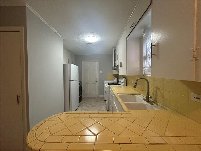 Building Photo - 4416 Mt Vernon St