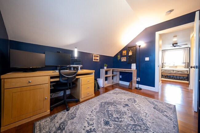 Building Photo - 2626 N Vincent Ave