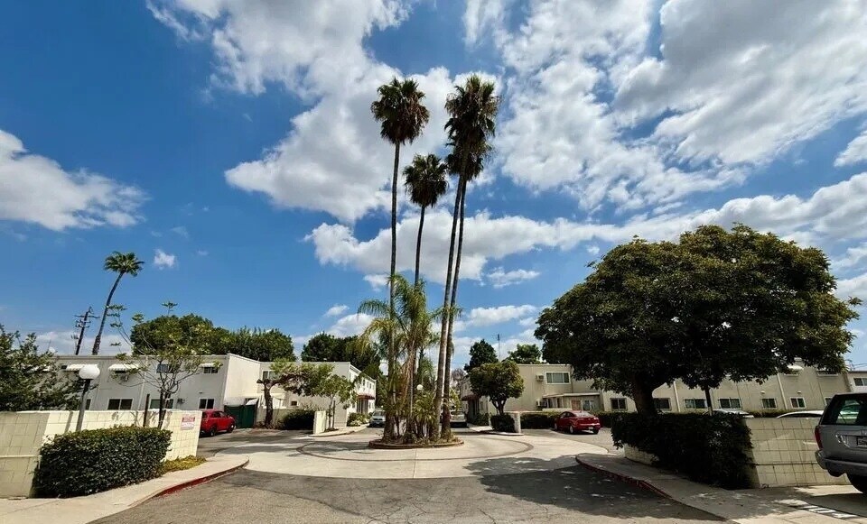 Building Photo - 7131 Coldwater Canyon Ave